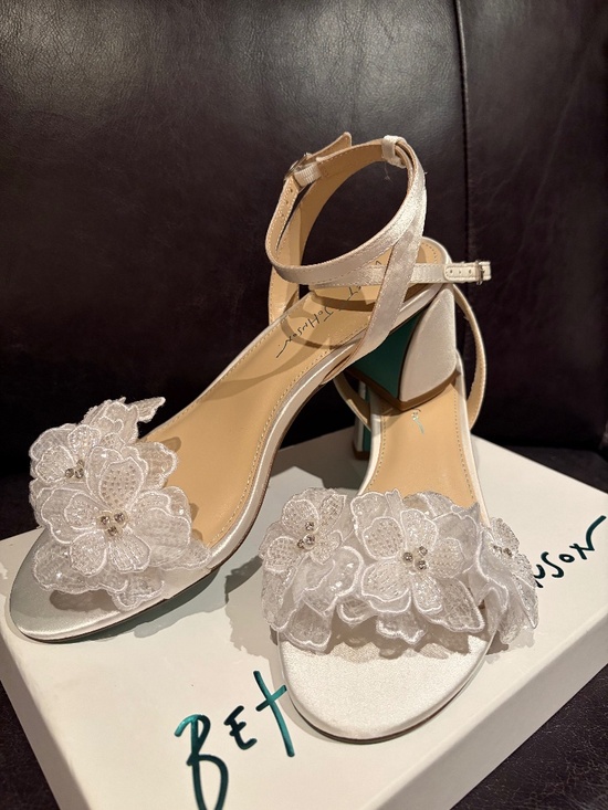 Betsey Johnson Shoes - Betsey Johnson White Floral Appliqué Ankle-Strap Sandals